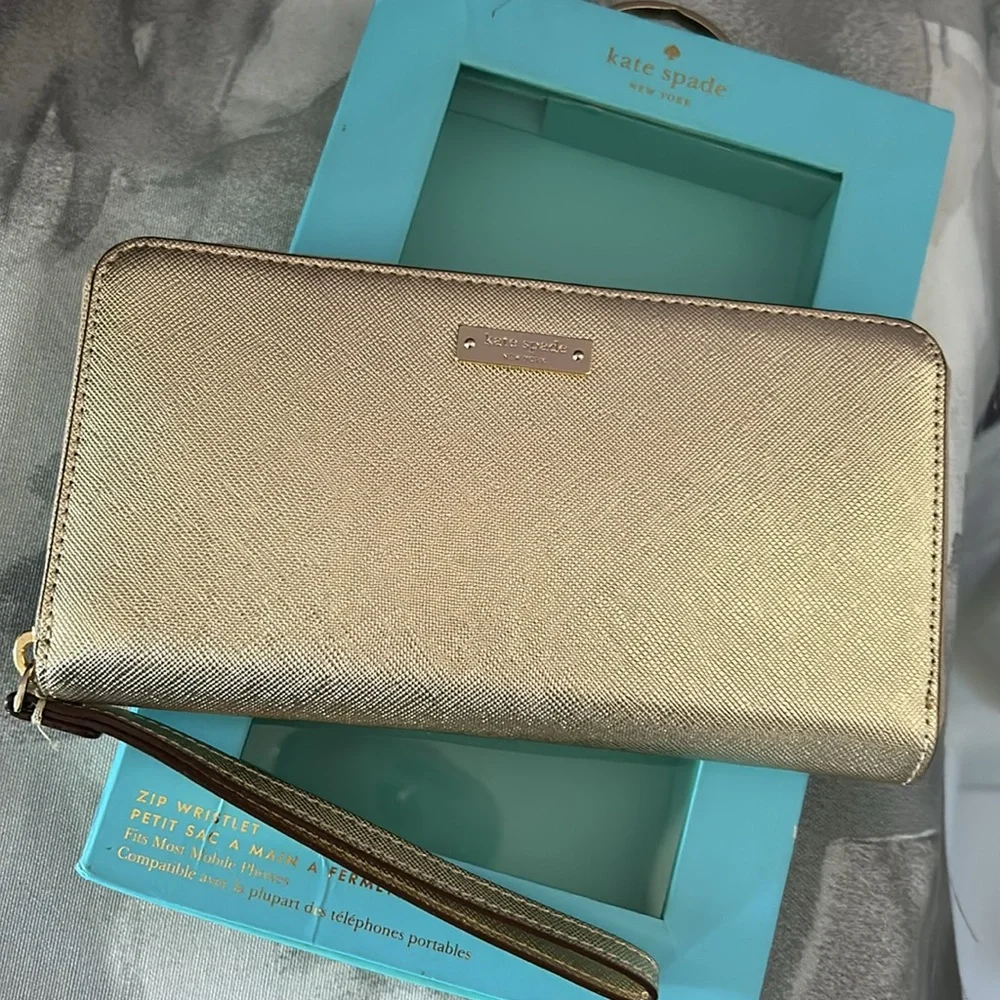 Kate Spade Gold Saffiano Leather Zip Around Wristlet Wallet Storybook Lining NIB - Picture 3 of 16